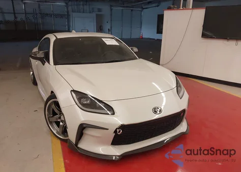 2024 Toyota Gr86 из США, поврежденный, VIN JF1ZNBB10R9754752